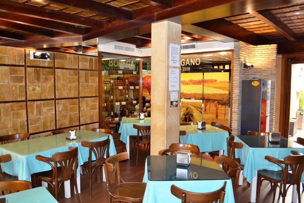 Hostal El Vegano Utiel Esterno foto